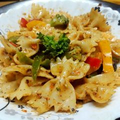 A picture of Exotic pasta salad.