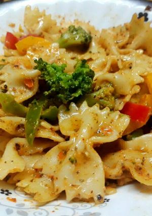 A picture of Exotic pasta salad.