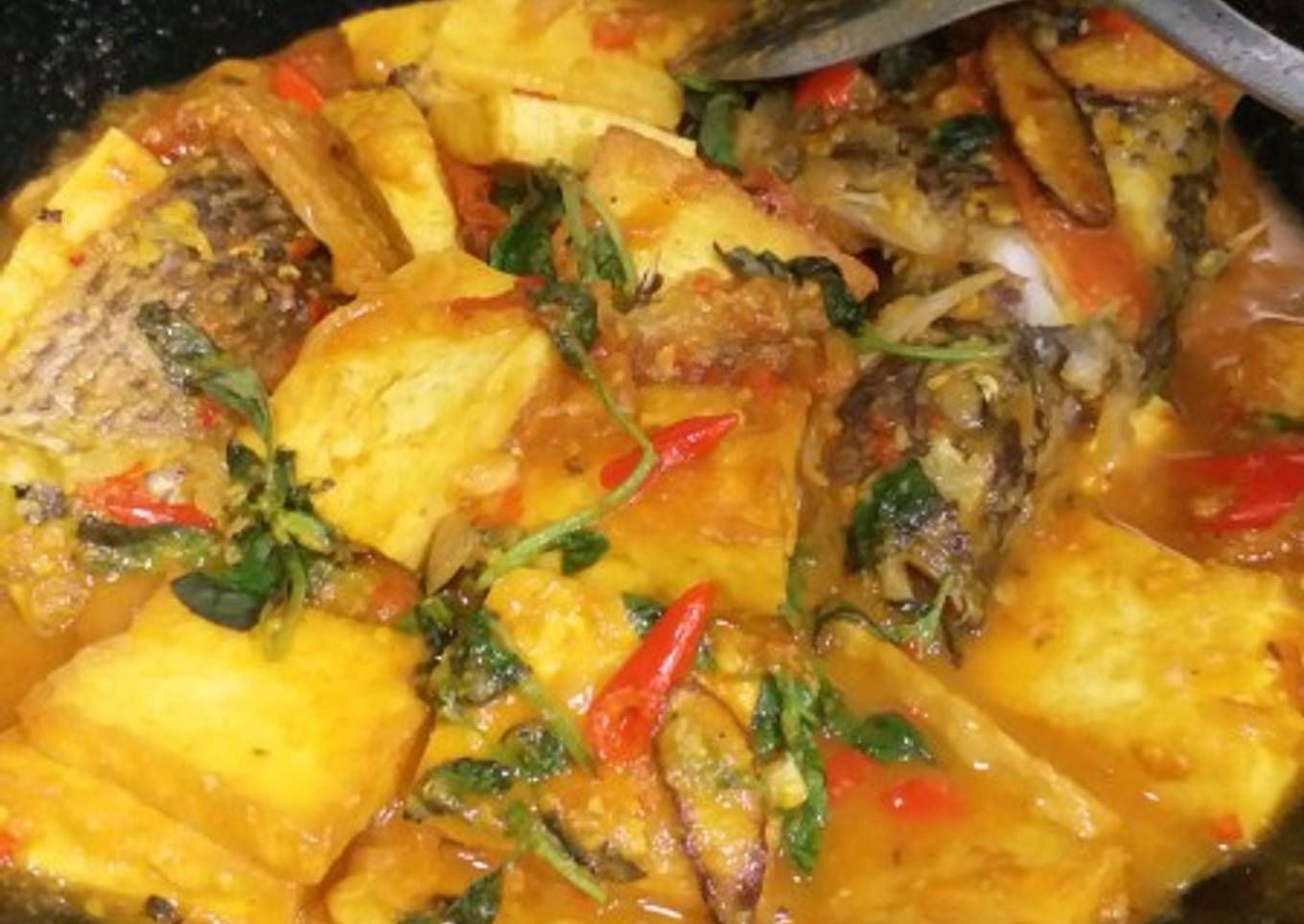 Ikan nila bumbu kuning