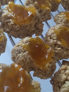 Una foto de Galletitas (o pepas) de avena, banana y miel. Súper fáciles!