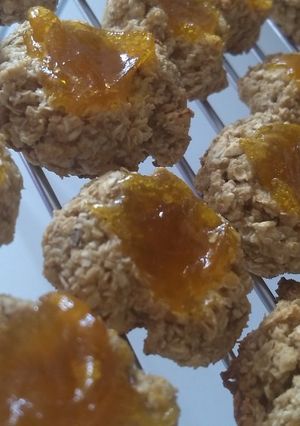 Una foto de Galletitas (o pepas) de avena, banana y miel. Súper fáciles!