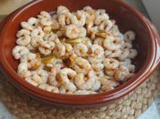 Una foto de gambas al ajillo cayena