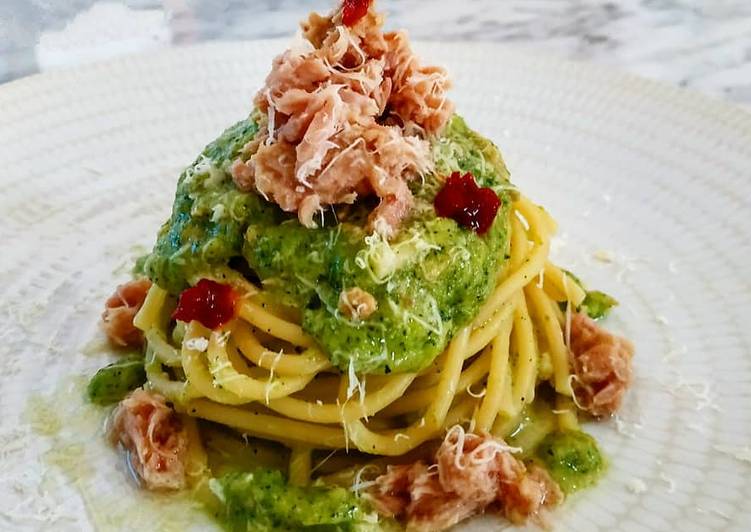 Casarecce con crema di zucchine e tonno in stile natalizio