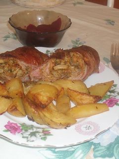 Gombás göngyölt tarja, fűszeres burgonyával recept fotója