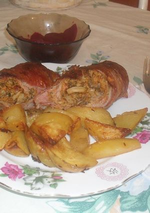 Gombás göngyölt tarja, fűszeres burgonyával recept fotója