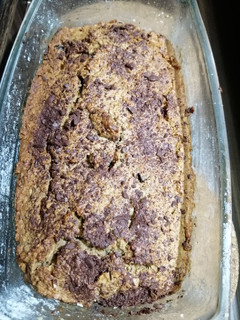 Una foto de Torta de pan con banano y avena en hojuelas