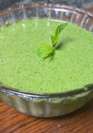 A picture of Coriander & mint chutney.