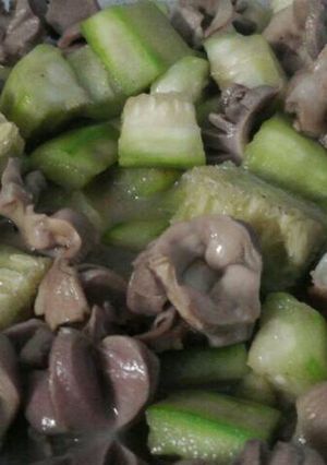 Hình của món Mướp xào mề gà.