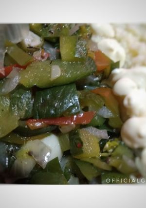 Una foto de Ensalada condimentada