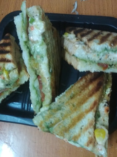 મેયો ગ્રિલ સેન્ડવિચ (Mayo Grill Sandwich Recipe in Gujarati) રેસીપી મુખ્ય ફોટો