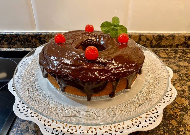 Bizcocho de mantequilla y naranja con ganache de chocolate