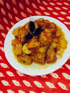 केले और टमाटर की सब्जी (kele aur tamatar ki sabzi recipe in Hindi) रेसिपी मुख्य फोटो