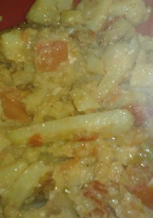 Una foto de Revueltos de papas, huevos y tomate