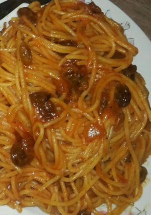 عکسی از دستور اسپاگتی با کشمش