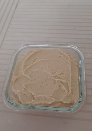 A picture of Hummus.