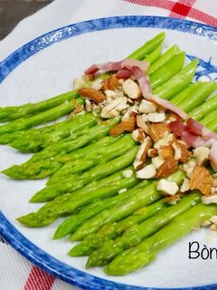 Hình của món Salad Măng tây Hạnh nhân.