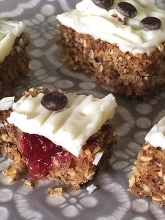 Törökmogyorós-vörösáfonya dzsemes szaloncukor házilag gluténmentesen recept fotója