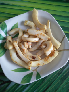 Una foto de Rabas a la plancha con limón
