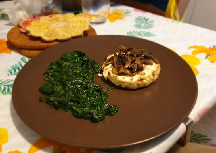 Ricotta sfiziosa al forno con contorno di spinaci