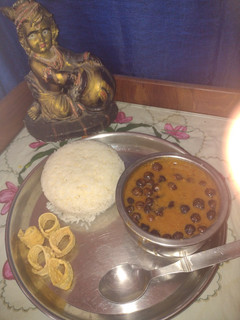 வருத்து அறைத்த வைத்த வத்தக்குழம்பு(VATHAL KULAMBU RECIPE IN TAMI செய்முறை முக்கிய புகைப்படம்