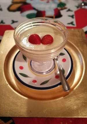 Una foto de Panna cotta de chocolate blanco sin azúcar