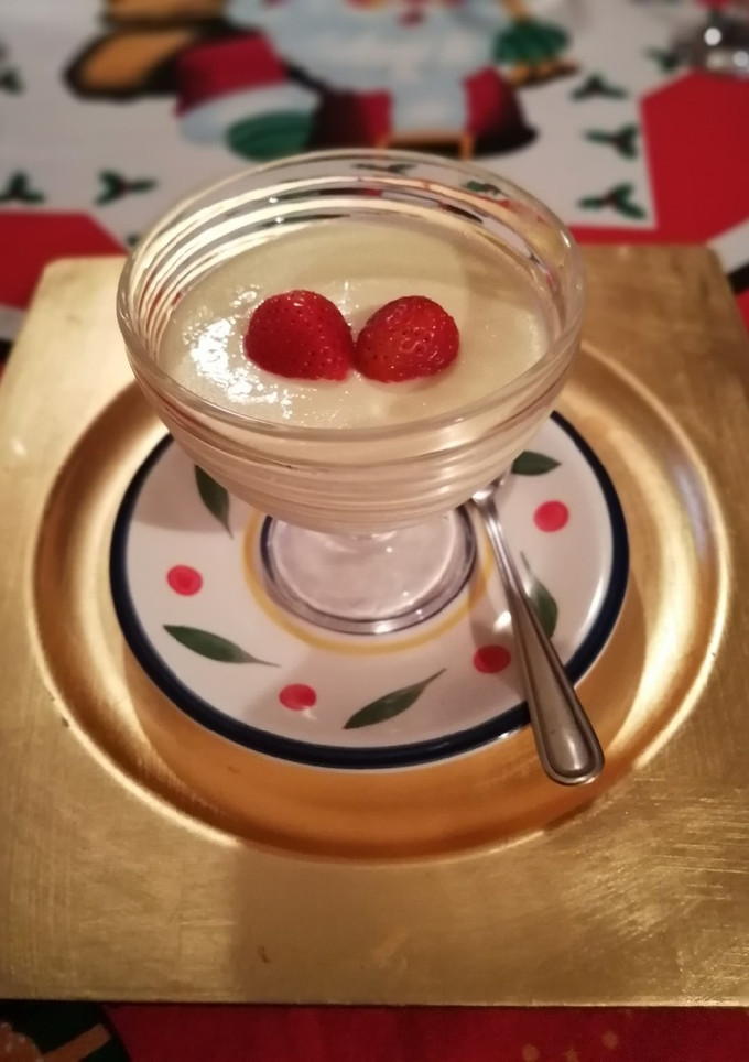 Una foto de Panna cotta de chocolate blanco sin azúcar