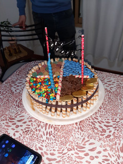 Una foto de Torta de cumpleaños fácil