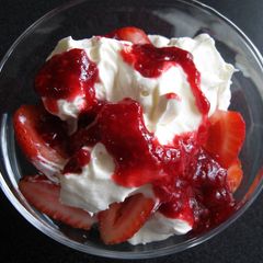 A picture of Eton Mess.