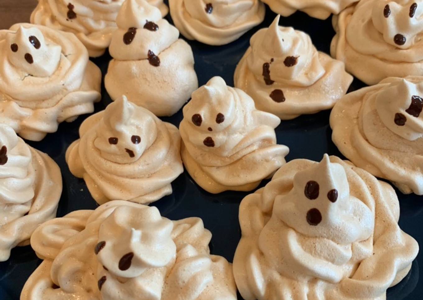 Meringue ghosts ðŸ‘»