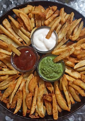ફ્રેન્ચ ફ્રાયસ (French Fries Recipe In Gujarati) રેસીપી મુખ્ય ફોટો