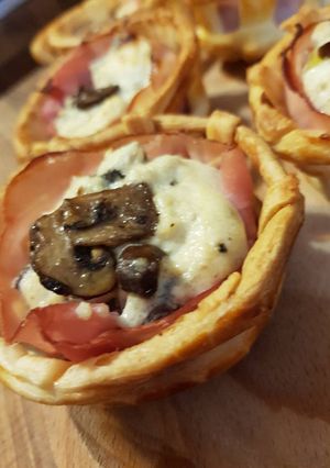 Foto di Cestini di sfoglia con Ricotta funghi e Praga