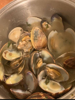 Una foto de Almejas en salsa verde