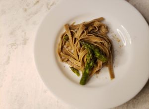 Foto di Fettuccine al caffè asparagi e burro piccante