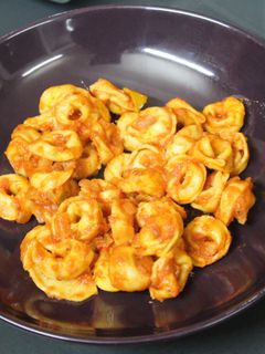 Una foto de Tortellini de carne con sofrito