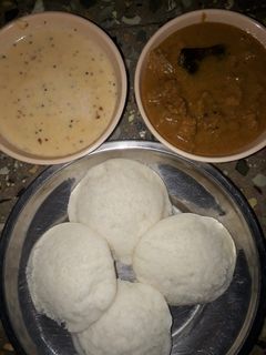 புஷ் புஷ் குஷ்பூ இட்லி (Kushboo idli recipe in tamil) செய்முறை முக்கிய புகைப்படம்