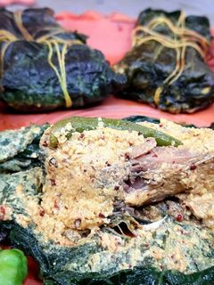 কুমড়ো পাতায় ইলিশ পাতুরি (kumro patay illish paturi recipe in Bengali) রেসিপির প্রধান ছবি