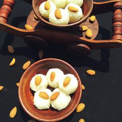 A picture of Coconut laddu.