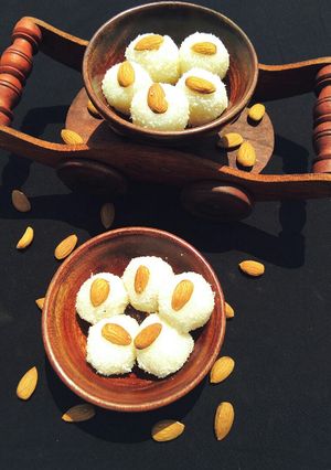 A picture of Coconut laddu.