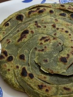 पालक लच्छा पराठा (palak lachcha paratha recipe in Hindi) रेसिपी मुख्य फोटो