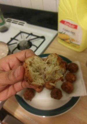 Una foto de Bolas de pollo y queso