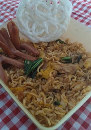 Foto resep Nasi goreng magelangan, sosis goreng+krupuk