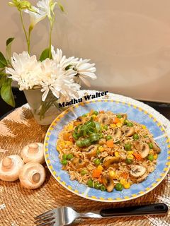 मशरूम इंस्टेंट मैगी (Mushroom Instant Maggie) रेसिपी मुख्य फोटो