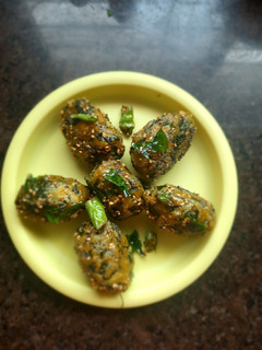 મૂળા મેથી ના મુઠિયા (Mooli Methi Muthia Recipe In Gujarati) રેસીપી મુખ્ય ફોટો