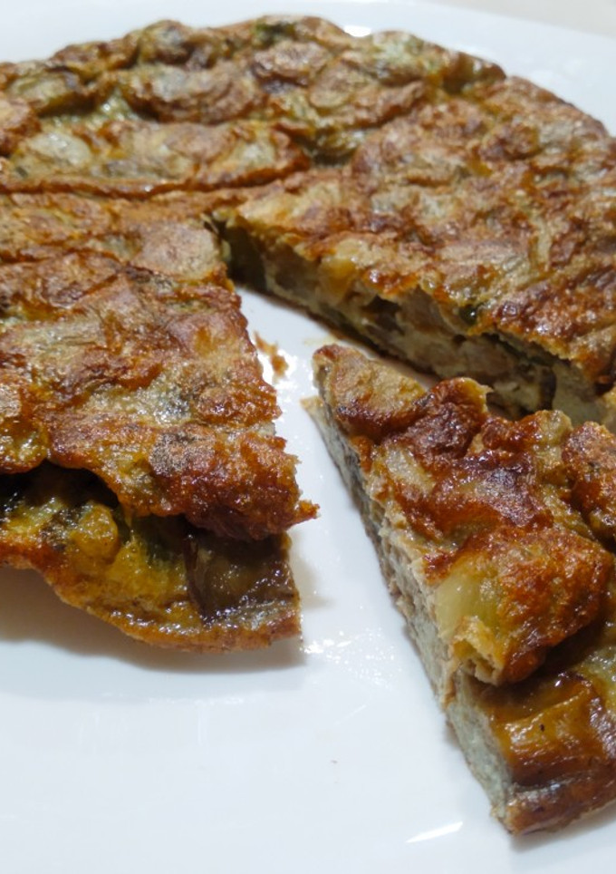 Una foto de Tortilla de berenjena y pimiento verde