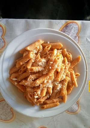 Foto di Pasta integrale con sugo al pomodoro e stracchino
