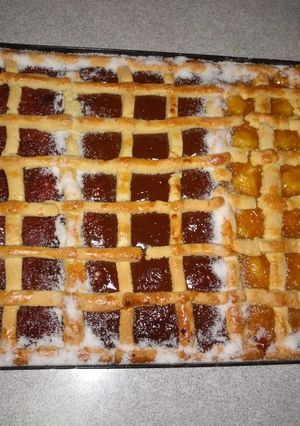 Una foto de Pasta frola ! de tres gustos (membrillo, barata y dulce de leche)