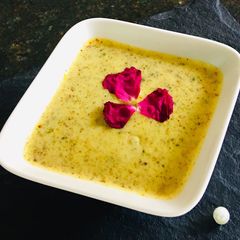 A picture of Thandai creamy sauce.