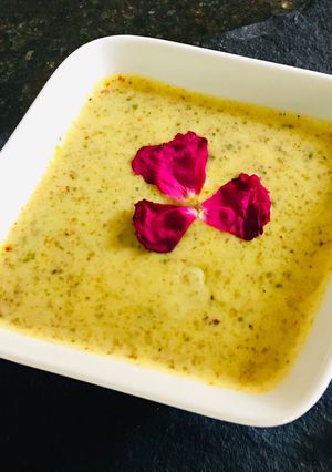 A picture of Thandai creamy sauce.