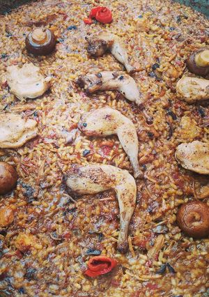 Una foto de Arroz de setas y codorniz