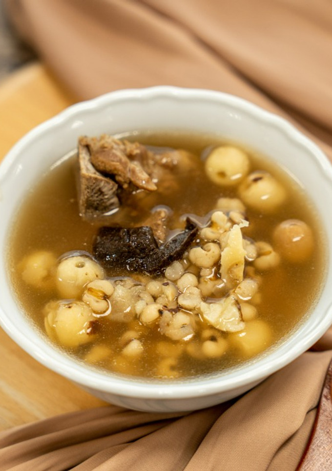 【老菜脯薏仁蓮子排骨湯】穀雨節氣燉湯，溽暑養生全方位 的食譜成品照片
